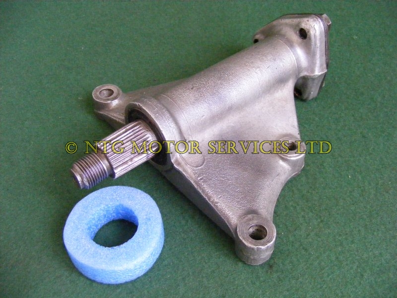 11H830 Steering Idler Box * Exchange